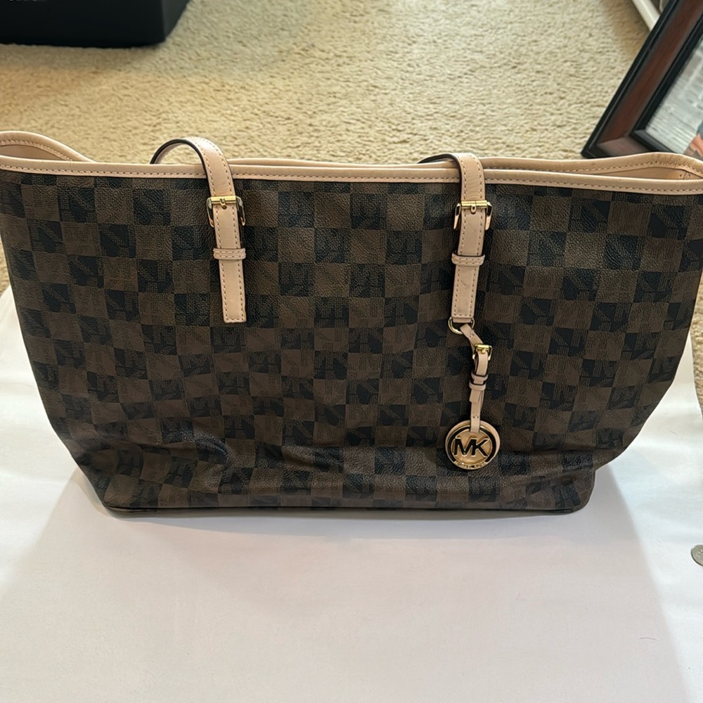 EUC Michael Kors Jet Set Tote Bag